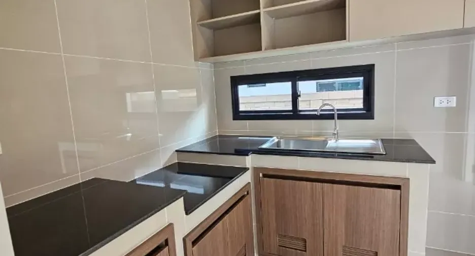 For sale 4 bedrooms house in Lam Luk Ka, Pathum Thani