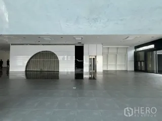 For rent retail Space in Watthana, Bangkok