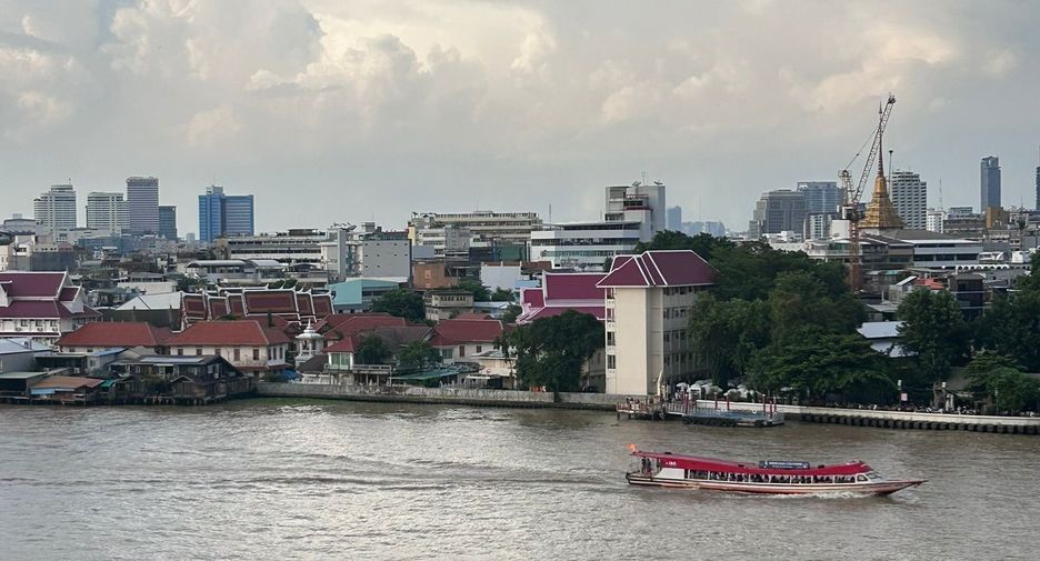 For rent 3 bed condo in Khlong San, Bangkok