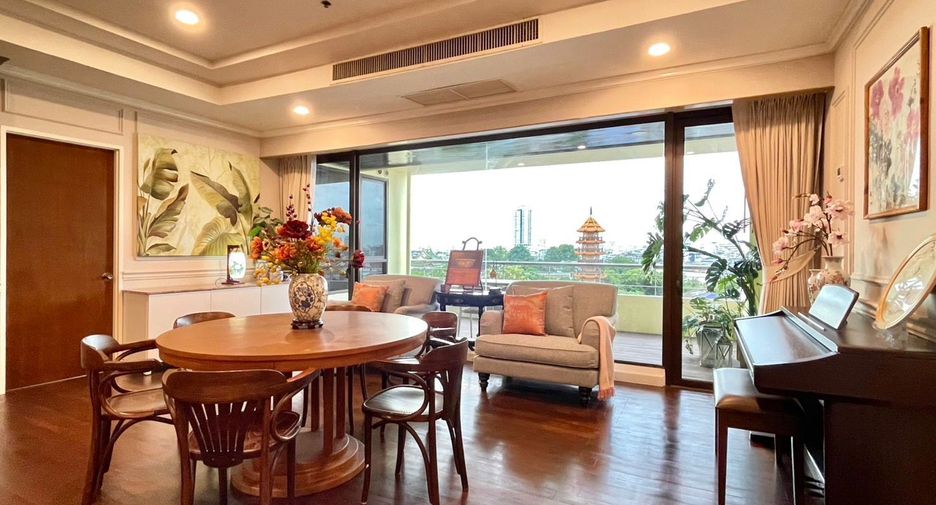 For rent 3 bed condo in Khlong San, Bangkok