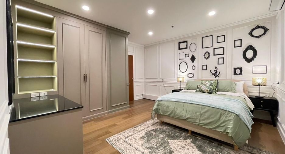 For rent 3 bed condo in Khlong San, Bangkok