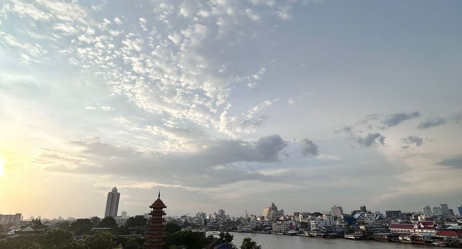 For rent 3 bed condo in Khlong San, Bangkok