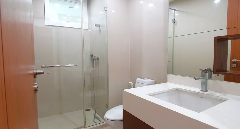 For rent 2 bed condo in Watthana, Bangkok