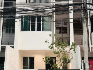 For sale 4 bed townhouse in Mueang Chiang Mai, Chiang Mai