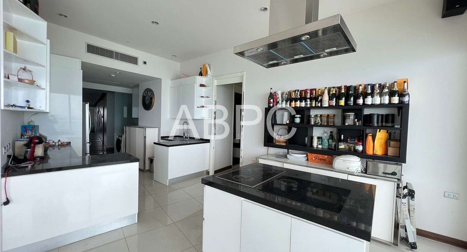 For sale 4 ベッドルーム condo in Sattahip, Chonburi