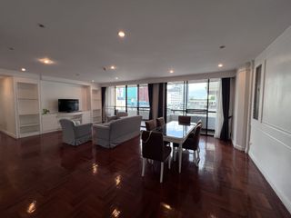 For rent 3 Beds condo in Phaya Thai, Bangkok