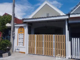 For sale 2 bed townhouse in Mueang Lamphun, Lamphun