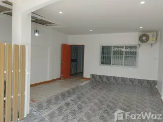 For sale 2 bed townhouse in Mueang Lamphun, Lamphun