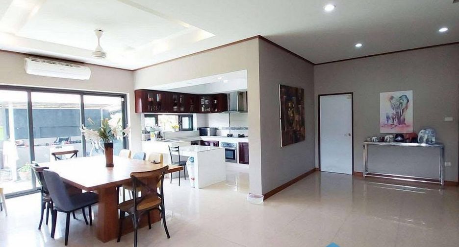 For sale 4 bedrooms house in Sattahip, Chonburi