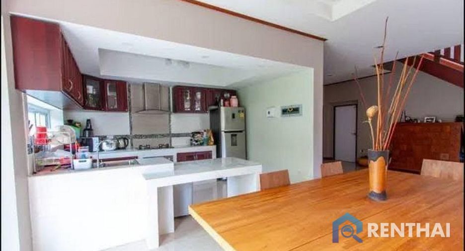 For sale 4 bedrooms house in Sattahip, Chonburi