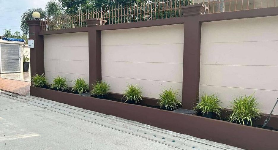 For sale 4 bedrooms house in Sattahip, Chonburi