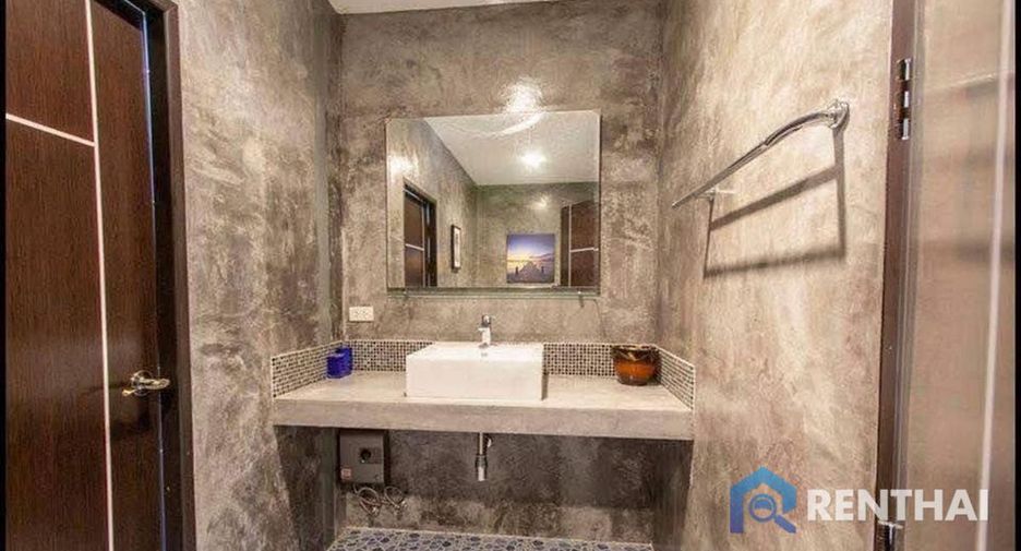 For sale 4 bedrooms house in Sattahip, Chonburi