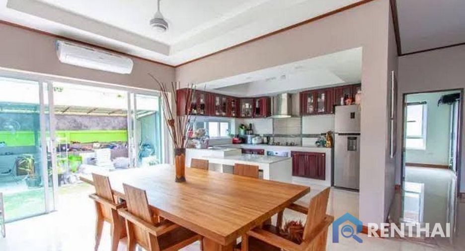 For sale 4 bedrooms house in Sattahip, Chonburi