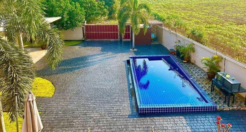 For sale 4 bedrooms house in Sattahip, Chonburi