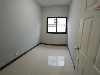 For sale 3 bed retail Space in Sam Phran, Nakhon Pathom