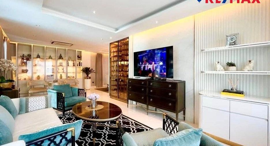 For sale 4 bedrooms house in Mueang Chon Buri, Chonburi