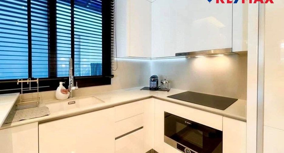 For sale 4 bedrooms house in Mueang Chon Buri, Chonburi