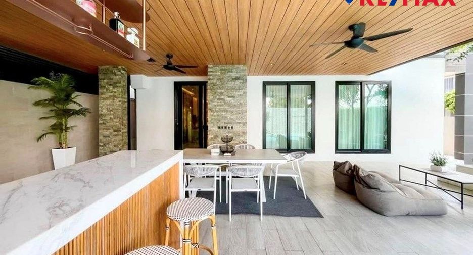 For sale 4 bedrooms house in Mueang Chon Buri, Chonburi
