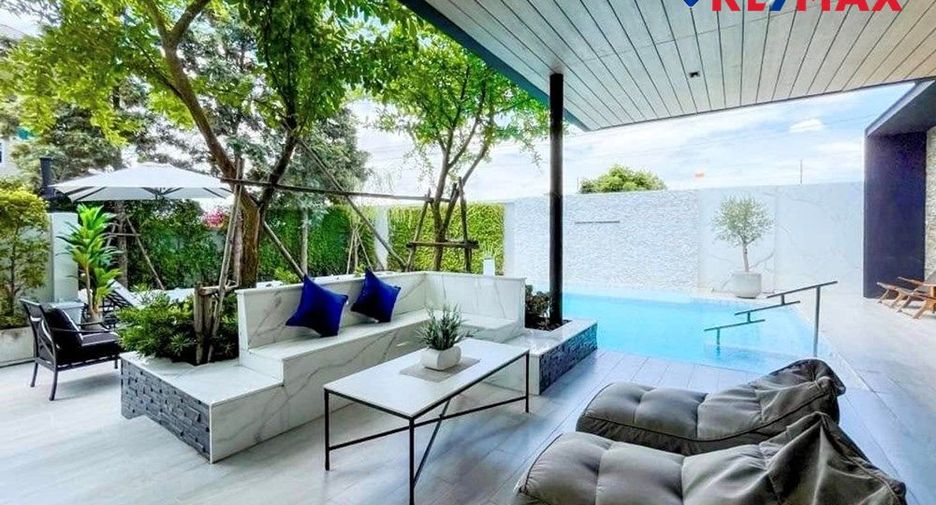 For sale 4 bedrooms house in Mueang Chon Buri, Chonburi