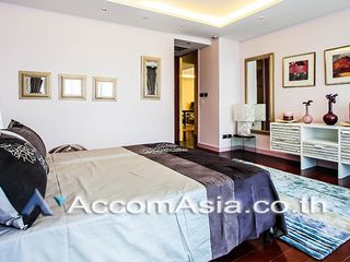 For rent 3 Beds condo in Phaya Thai, Bangkok