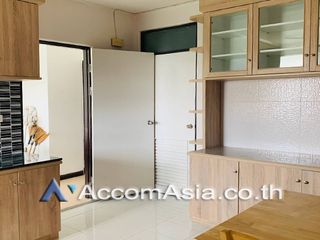 For rent 4 bed condo in Khlong Toei, Bangkok