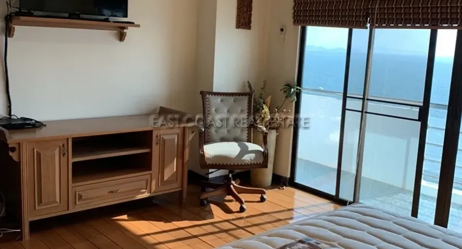 À louer et à vendre 3 chambres condo à Na Jomtien, Pattaya