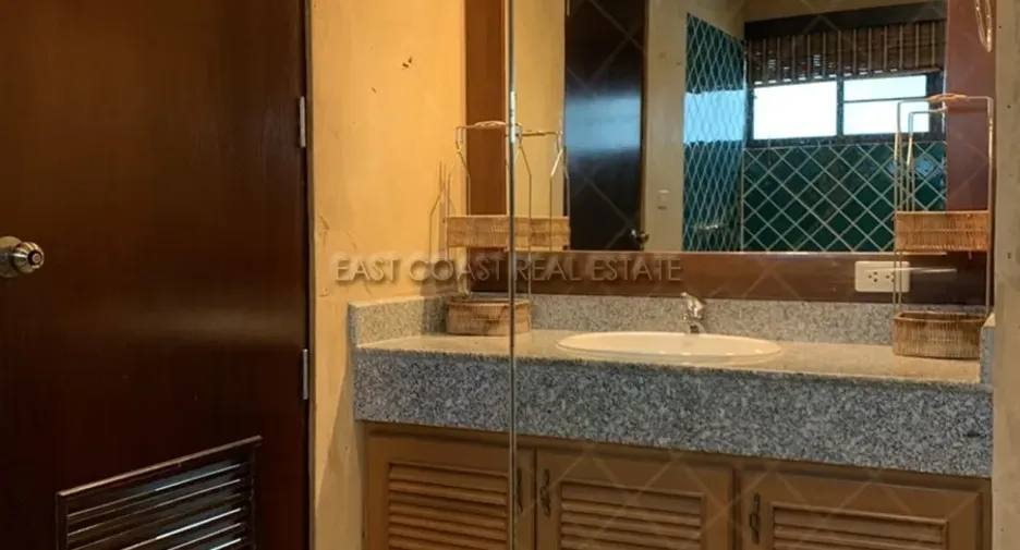 À louer et à vendre 3 chambres condo à Na Jomtien, Pattaya