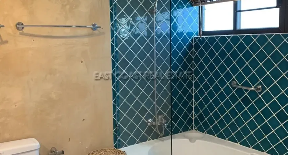 À louer et à vendre 3 chambres condo à Na Jomtien, Pattaya
