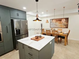 For sale 3 ベッドルーム condo in Bang Lamung, Chonburi