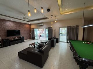 For rent 5 Beds villa in Bang Lamung, Chonburi