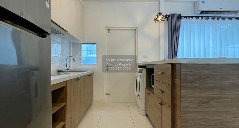 Casa adosada en alquiler de 3 habitaciones en Prawet, Bangkok