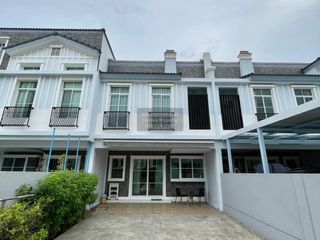 Casa adosada en alquiler de 3 habitaciones en Prawet, Bangkok