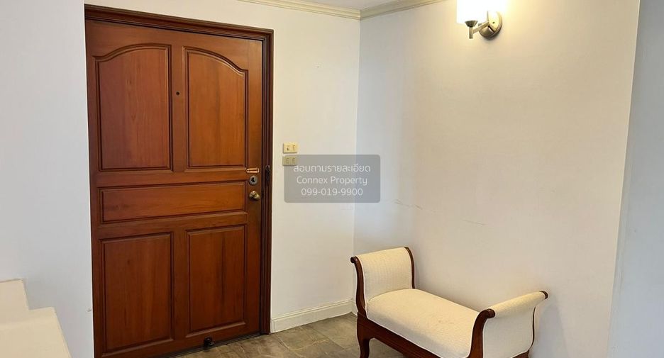 Condo en alquiler de 3 habitaciones en Khlong Toei, Bangkok