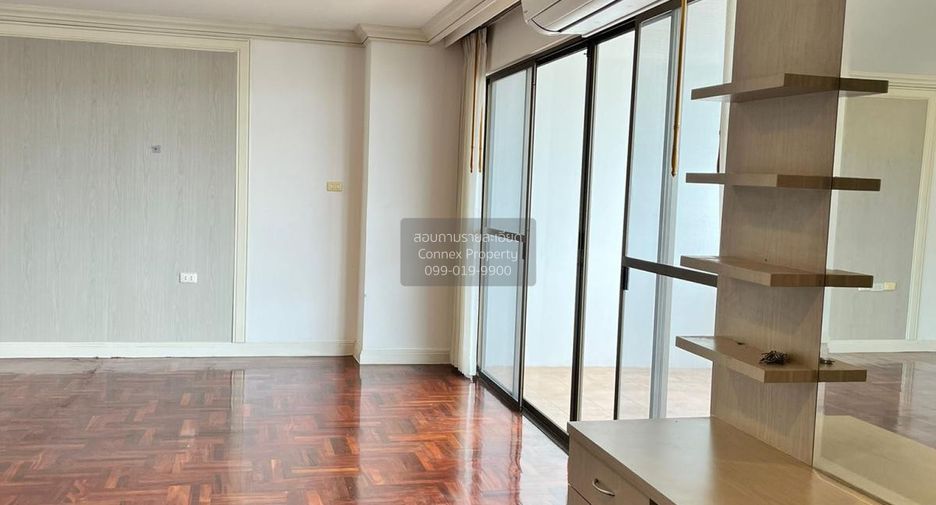 Condo en alquiler de 3 habitaciones en Khlong Toei, Bangkok