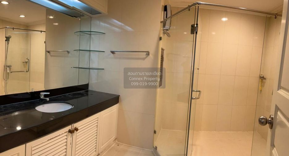 Condo en alquiler de 3 habitaciones en Khlong Toei, Bangkok