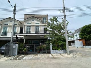 For rent 3 bedrooms townhouse in Prawet, Bangkok