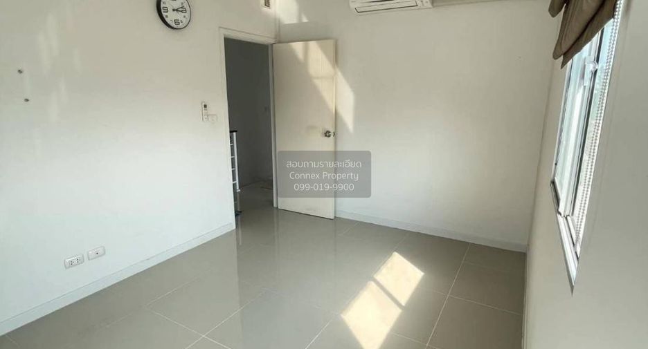 For sale 3 bedrooms townhouse in Mueang Samut Prakan, Samut Prakan