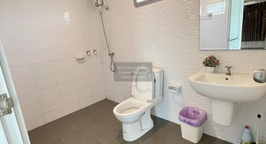 For sale 3 bedrooms townhouse in Mueang Samut Prakan, Samut Prakan