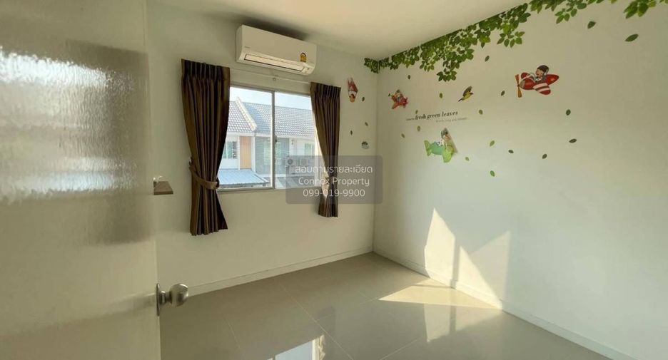 For sale 3 bedrooms townhouse in Mueang Samut Prakan, Samut Prakan