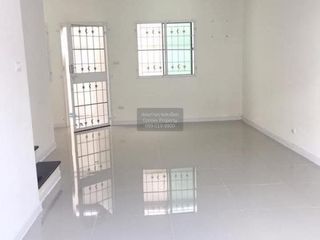 Reihenhaus zum Kauf mit 3 Zimmer in Sam Phran, Nakhon Pathom