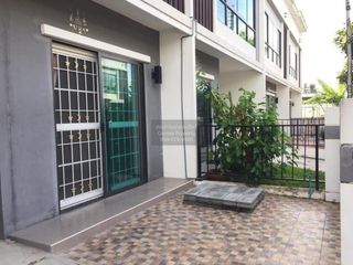 Reihenhaus zum Kauf mit 3 Zimmer in Sam Phran, Nakhon Pathom
