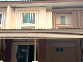 For sale 4 bed townhouse in Mueang Samut Sakhon, Samut Sakhon