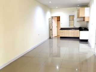 For sale 4 bed townhouse in Mueang Samut Sakhon, Samut Sakhon