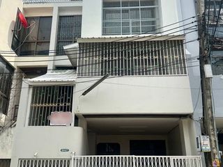 For sale 5 bed townhouse in Khlong Toei, Bangkok