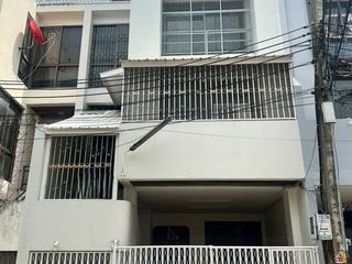 For sale 5 bed townhouse in Khlong Toei, Bangkok