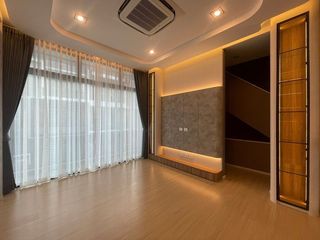 For sale 3 bed townhouse in Saphan Sung, Bangkok