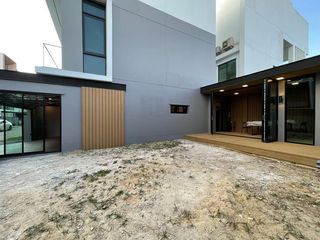 For sale 3 bed townhouse in Saphan Sung, Bangkok