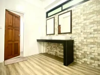 Аренда 3 спальни таунхаус в Пращет, Бангкок