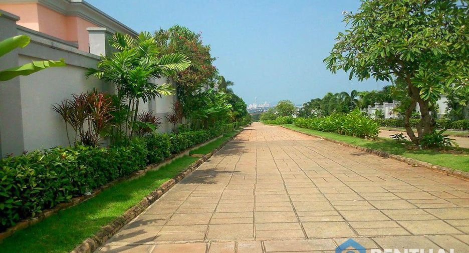 Casa en venta de 7 habitaciones en Bang Lamung, Chonburi