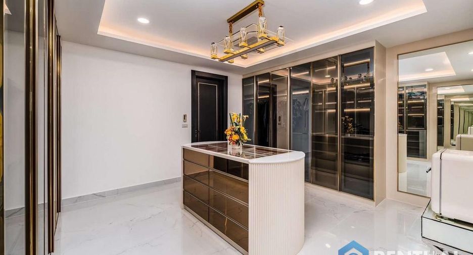 Casa en venta de 7 habitaciones en Bang Lamung, Chonburi